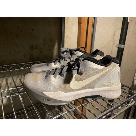 Nike womens 7.5 shoes - Picture 2 of 6